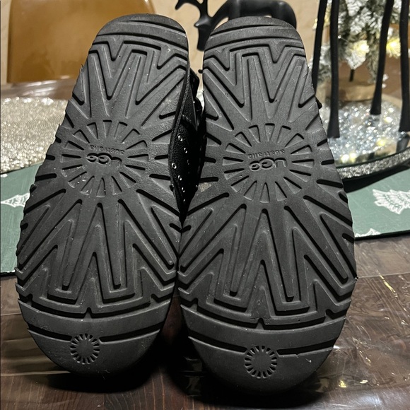 UGG Black Leather Grommet Bailey Bow Leather Boots Size 9 - Picture 10 of 10